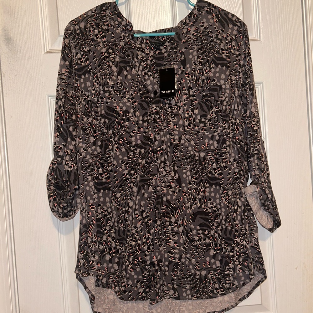Torrid Women's Black and Gray Patterned Top